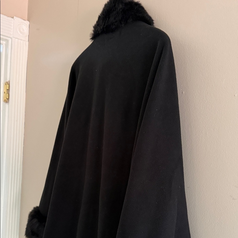 Cejon Black Cape with Faux Fur Accents - Picture 7 of 12
